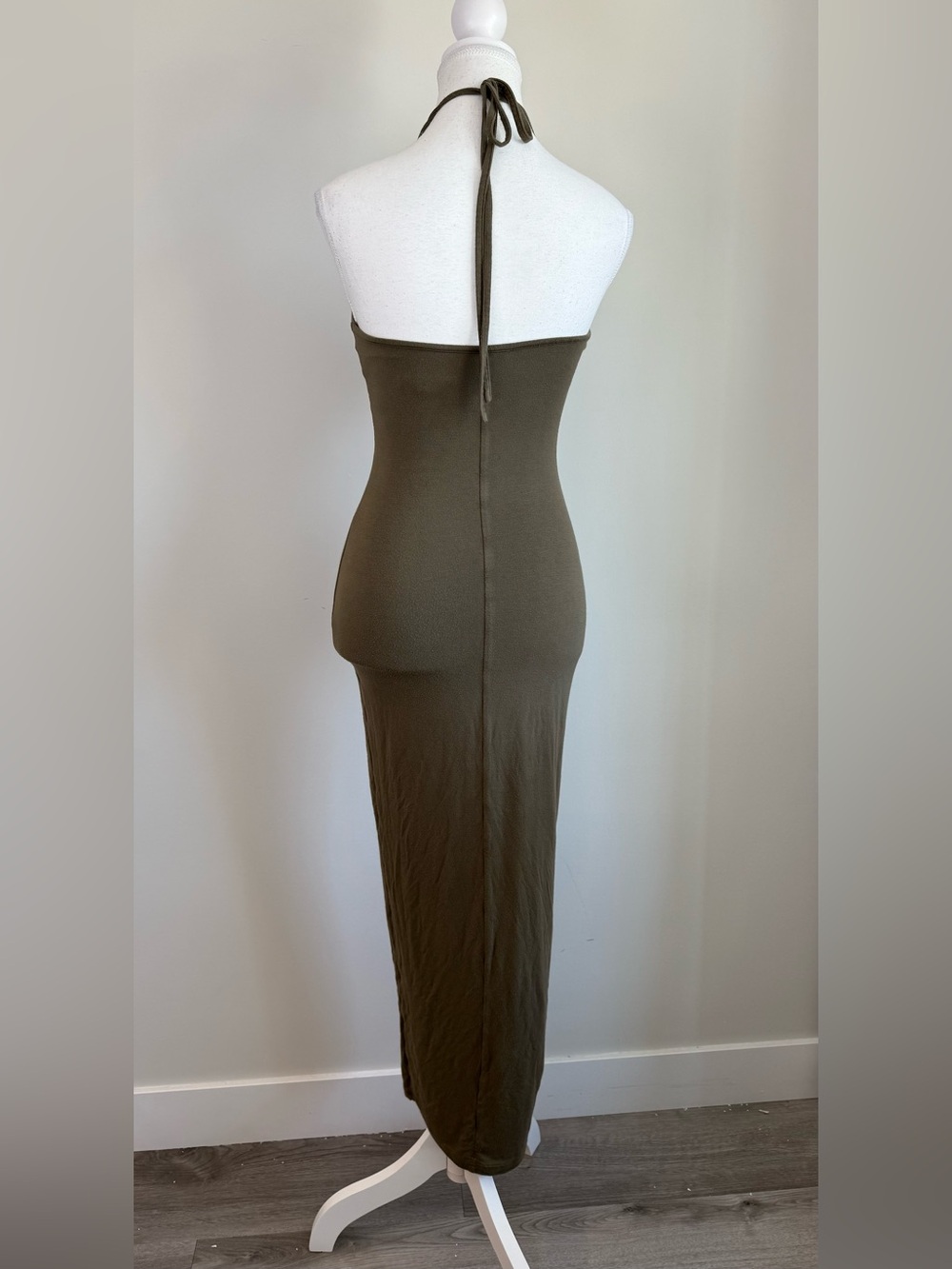 Babyboo Olive Halter Cutout Maxi Dress Women’s Small - Picture 4 of 5